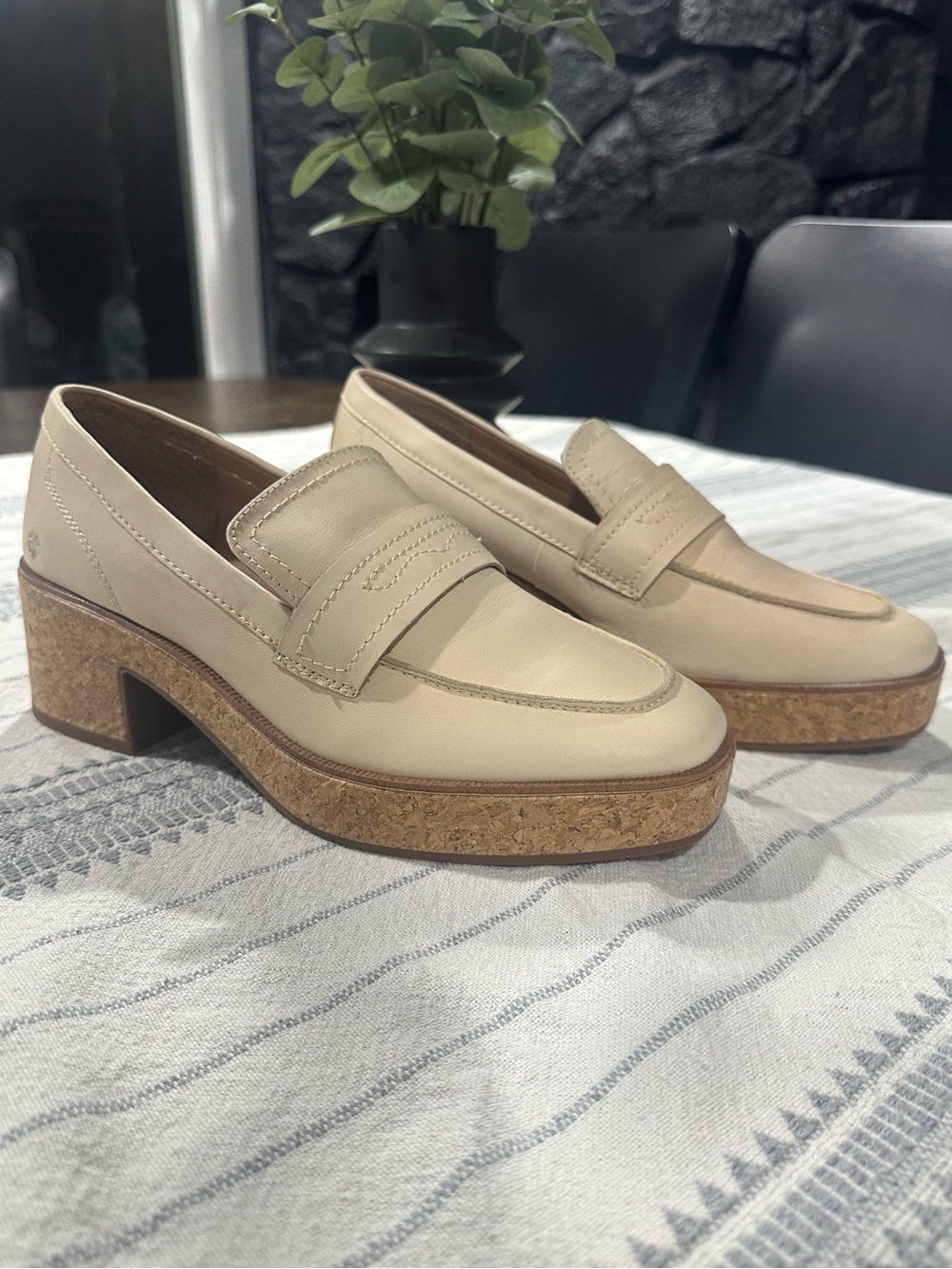 Lucky Brand Cream Leather Platform Loafer Heels Sz 8 1/2